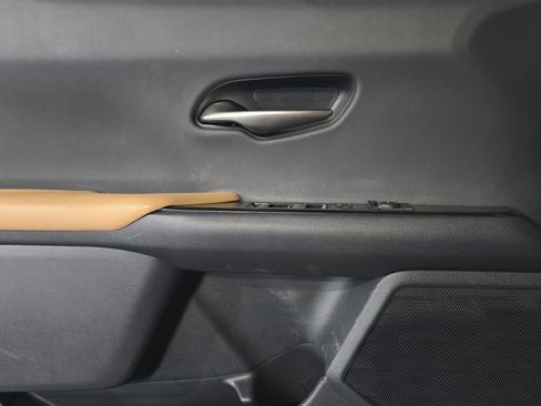 Used 2023 Lexus UX 250h FWD image 12