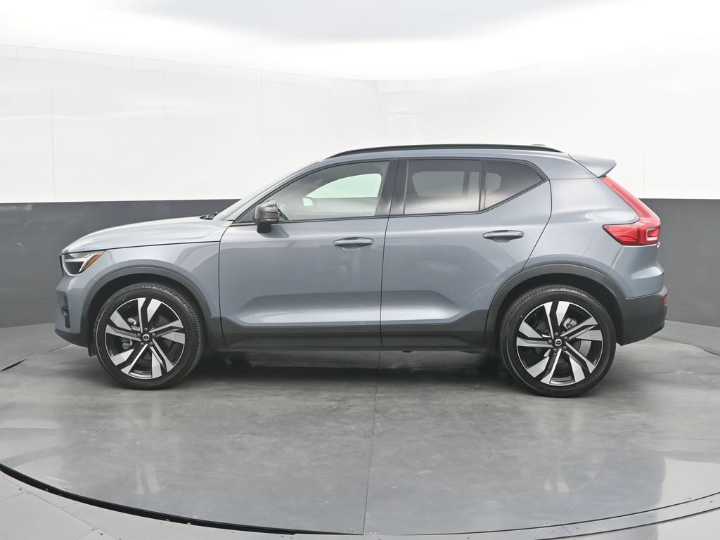 Certified 2023 Volvo XC40 B5 Plus w/ Climate Package AWD/4WD image 2