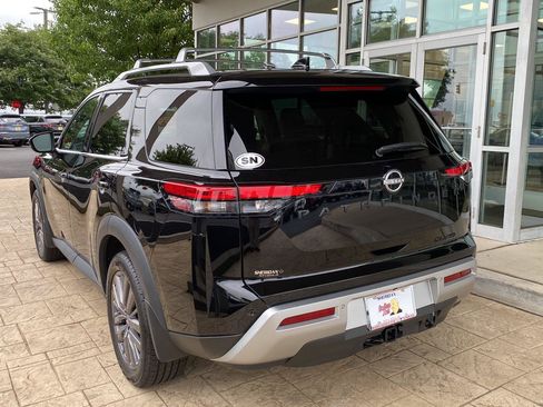 Certified 2023 Nissan Pathfinder SL w/ SL Premium Package AWD/4WD image 5