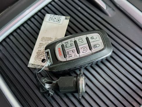Used 2023 Chrysler Pacifica Touring-L FWD image 22