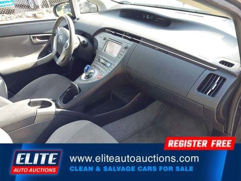 Used 2013 Toyota Prius Two image 9