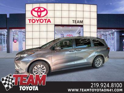 Used 2022 Toyota Sienna XLE