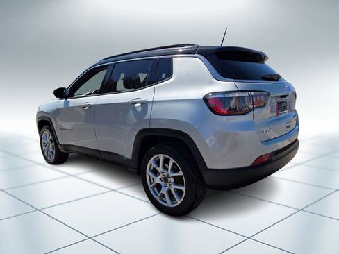 Used 2025 Jeep Compass Limited AWD/4WD image 8