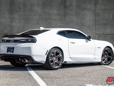 Used 2018 Chevrolet Camaro SS image 3