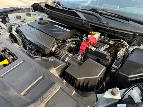 Used 2025 Nissan Rogue SV FWD image 8