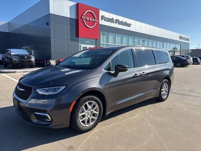 Used 2023 Chrysler Pacifica Touring-L