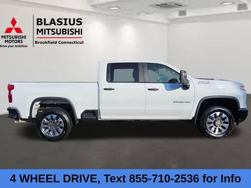 Used 2024 Chevrolet Silverado 2500 Custom w/ Custom Value Package image 5