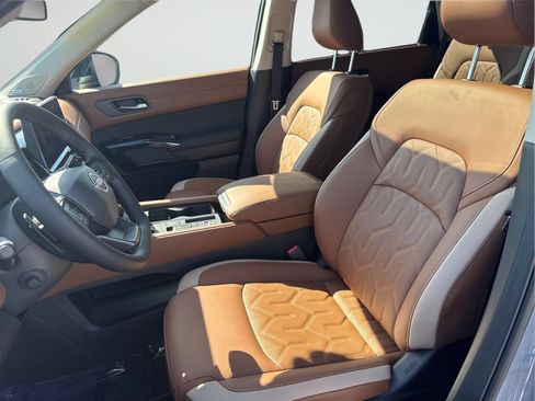 New 2026 Nissan Pathfinder Platinum w/ Cargo Package FWD image 32