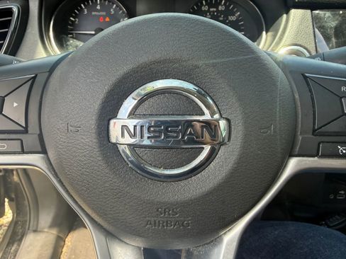 Used 2020 Nissan Rogue SV FWD image 13