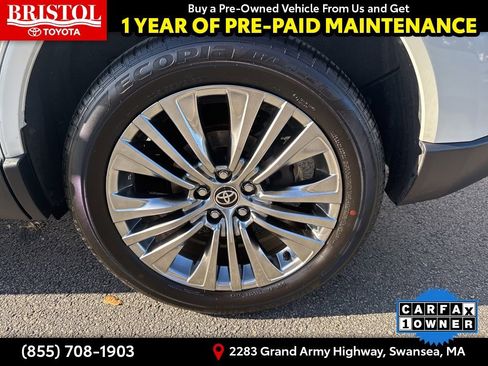 Used 2021 Toyota Venza Limited image 11