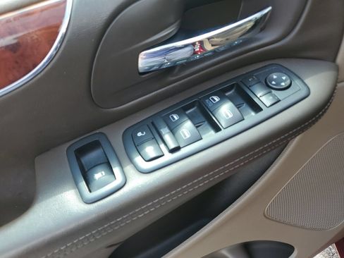 Used 2012 Chrysler Town & Country Touring w/ Entertainment Group #1 FWD image 19