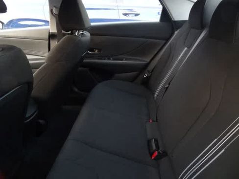 Used 2023 Hyundai Elantra SEL w/ Convenience Package FWD image 7