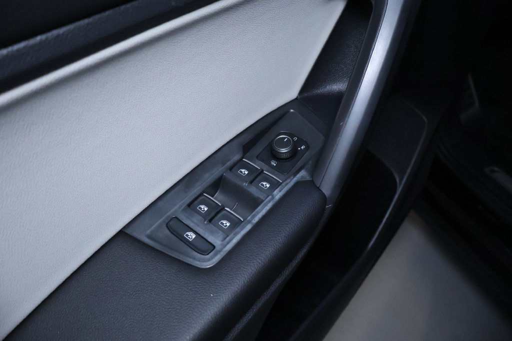 Used 2021 Volkswagen Tiguan SE R-Line AWD/4WD image 15