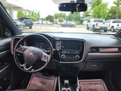 Used 2018 Mitsubishi Outlander SE FWD image 16