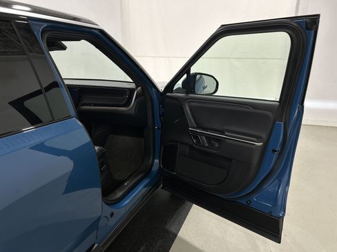 Used 2023 Rivian R1S Adventure AWD/4WD image 18