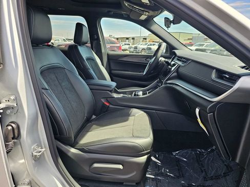New 2025 Jeep Grand Cherokee L Altitude AWD/4WD image 15