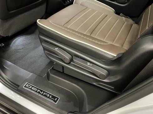 New 2026 GMC Yukon Denali Ultimate w/ LPO, Floor Liner Package AWD/4WD image 28