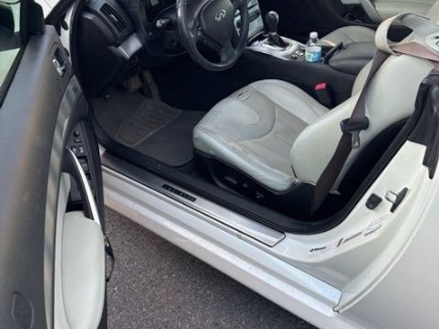 Used 2015 INFINITI Q60 Convertible w/ Premium Package image 18