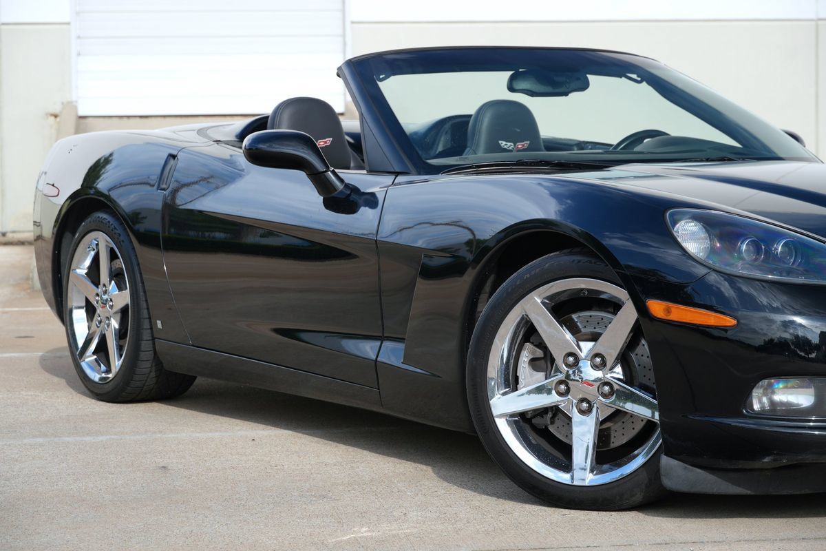 Used 2007 Chevrolet Corvette Convertible w/ Preferred Equipment Group RWD image 17