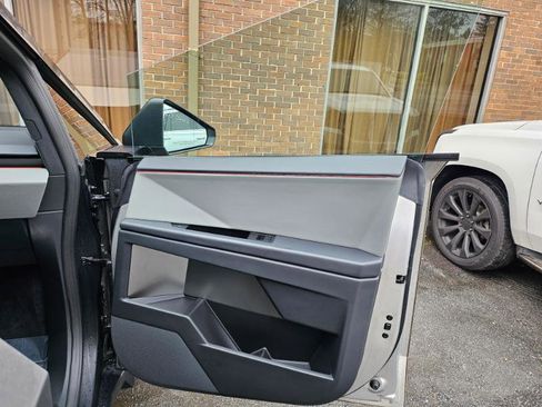 Used 2025 Tesla Cybertruck AWD Crew Cab image 68