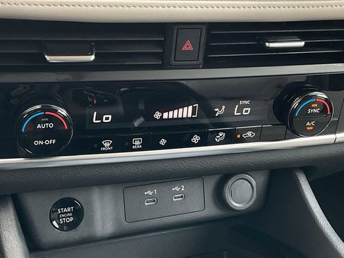 Used 2025 Nissan Rogue SV image 32