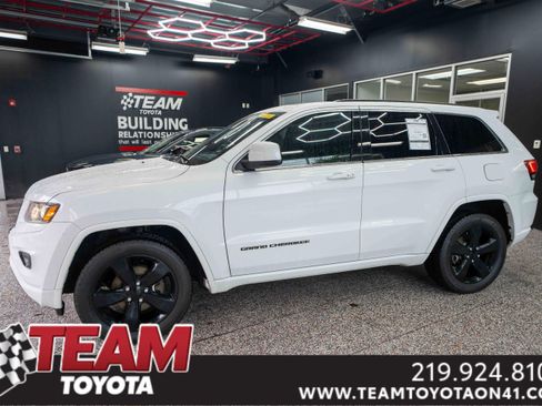 Used 2015 Jeep Grand Cherokee Altitude image 1