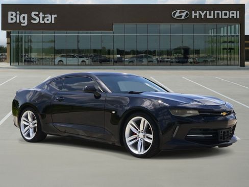 Used 2017 Chevrolet Camaro LT RWD image 6