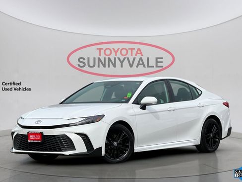 Certified 2025 Toyota Camry SE image 1