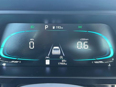 Certified 2024 Hyundai Elantra SE FWD image 2