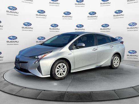 Used 2016 Toyota Prius Two FWD image 2