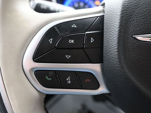 Used 2018 Chrysler Pacifica Limited image 26