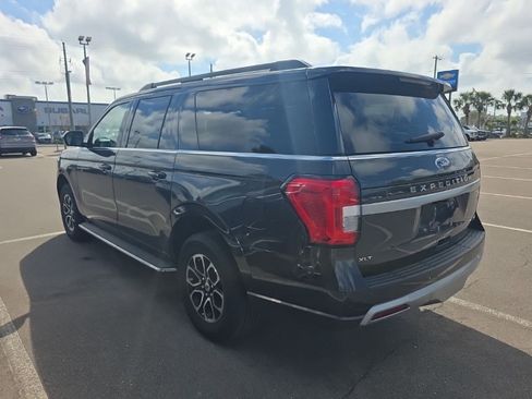 Used 2023 Ford Expedition Max XLT image 3