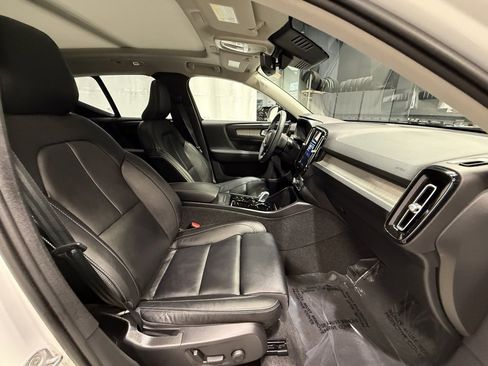 Used 2024 Volvo XC40 B5 Ultimate w/ Protection Package Premier image 29