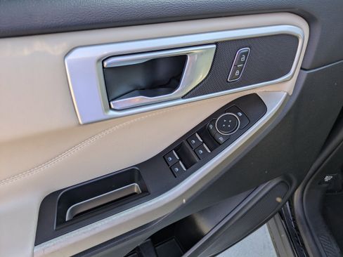 Used 2023 Ford Explorer XLT w/ Equipment Group 202A image 12