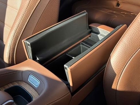 Used 2025 Mercedes-Benz GLE 350 4MATIC image 41