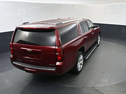 Used 2018 Chevrolet Suburban Premier AWD/4WD image 32