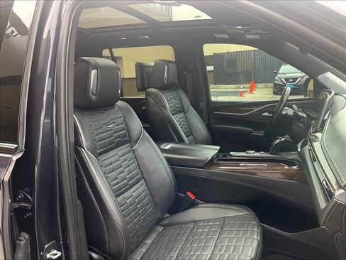 Used 2023 Cadillac Escalade Sport Platinum w/ LPO, ONYX Package image 11