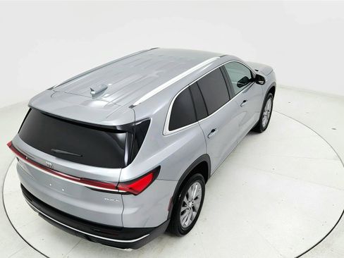 Used 2025 Buick Enclave Preferred FWD image 17