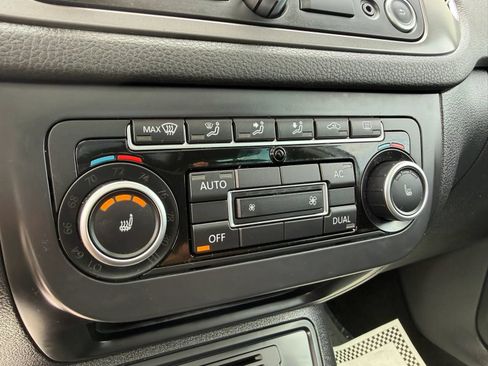 Used 2011 Volkswagen Tiguan SEL AWD/4WD image 17