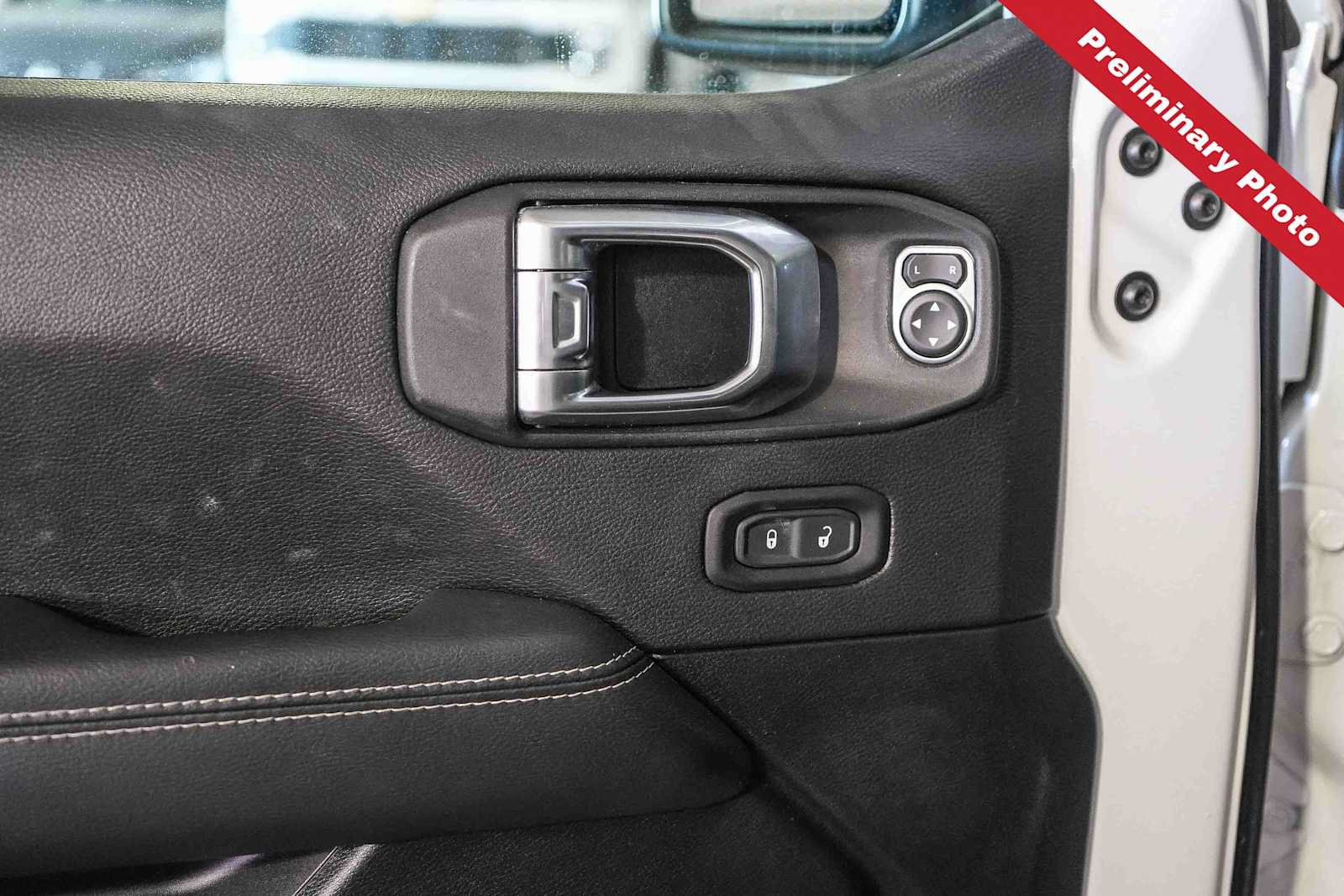 Used 2023 Jeep Wrangler Unlimited Sahara w/ Cold Weather Group AWD/4WD image 15