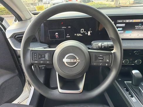 Used 2025 Nissan Kicks SV AWD/4WD image 11