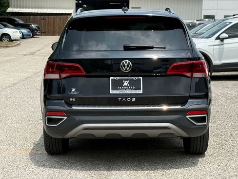 Used 2023 Volkswagen Taos SE w/ Panoramic Sunroof Package FWD image 8