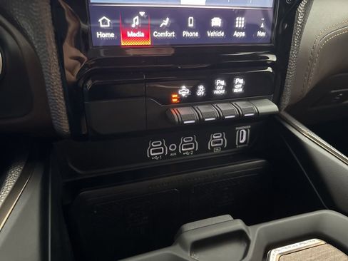 Used 2025 RAM 1500 Limited w/ Bed Utility Group image 25