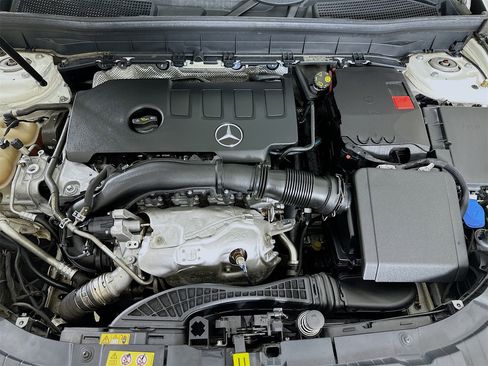 Used 2021 Mercedes-Benz GLB 250 image 31