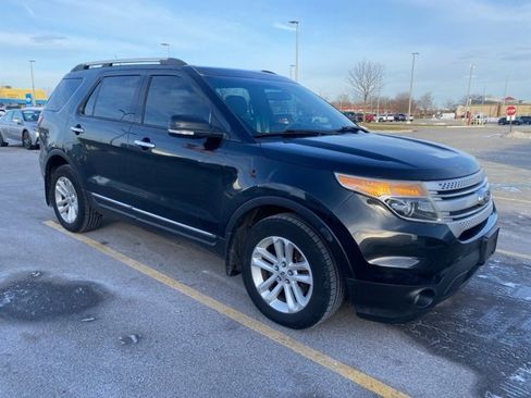 Used 2014 Ford Explorer XLT w/ Equipment Group 202A image 3