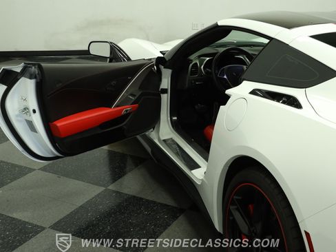 Used 2015 Chevrolet Corvette Stingray Coupe w/ Pacific Design Package RWD image 33