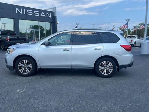 Used 2018 Nissan Pathfinder SV w/ Cargo Package FWD image 3
