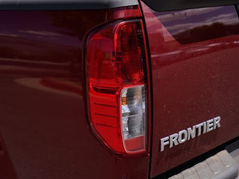Used 2019 Nissan Frontier SV RWD image 7