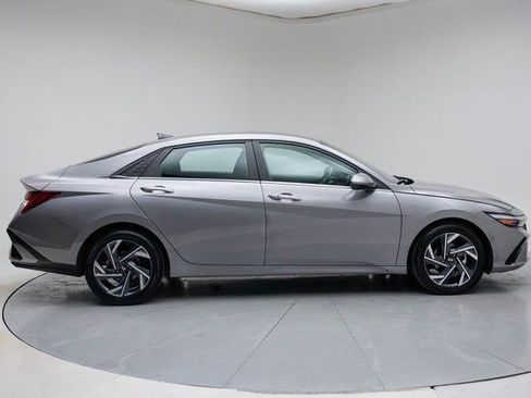 Used 2025 Hyundai Elantra SEL image 7