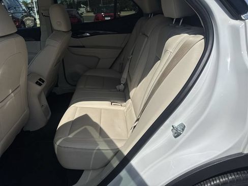 Used 2023 Buick Envision Essence FWD image 23